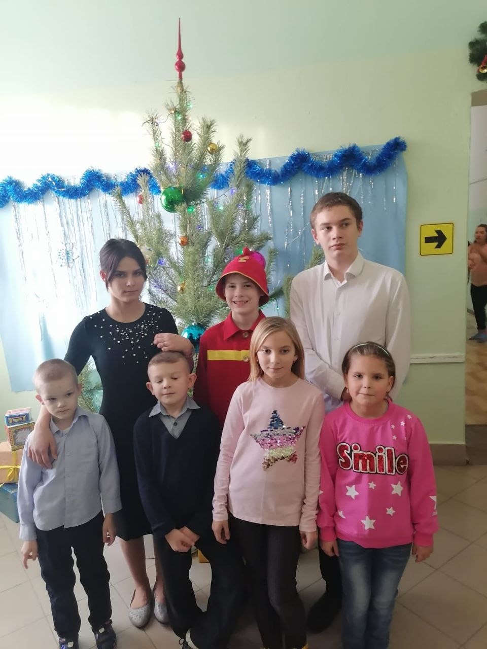 Перед Новым годом в Школе фей идёт экзамен. Великий и могучий волшебник просит двух воспитанниц показать, как они научились делать новогодние чудеса. Перед Новым годом в Школе фей идёт экзамен. Великий и могучий волшебник просит двух воспитанниц показать, как они научились делать новогодние чудеса.