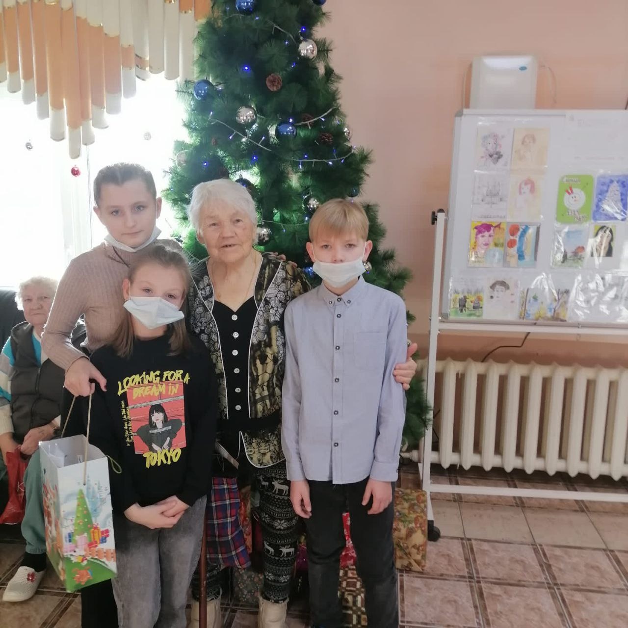 Новый год - самый любимый, добрый, сказочный праздник. Зимний, но очень теплый.