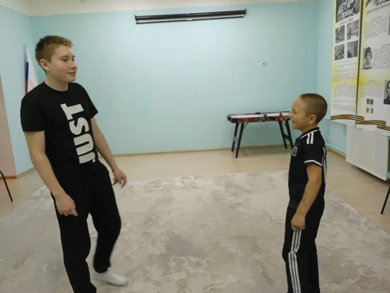 На воспитательском часе ребята приняли участие в игре "Чтобы не было беды", направленной на развитие навыков безопасного поведения.
