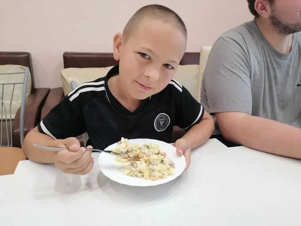 В рамках программы САП модуль "Мой уютный дом", мы решили порадовать ребят приготовлением классического салата Оливье. 
