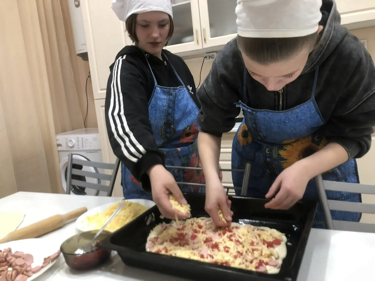 В рамках программы САП «Мой уютный дом» наши маленькие поварята взялись за приготовление пиццы и собирали красивые фруктовые тарелки.