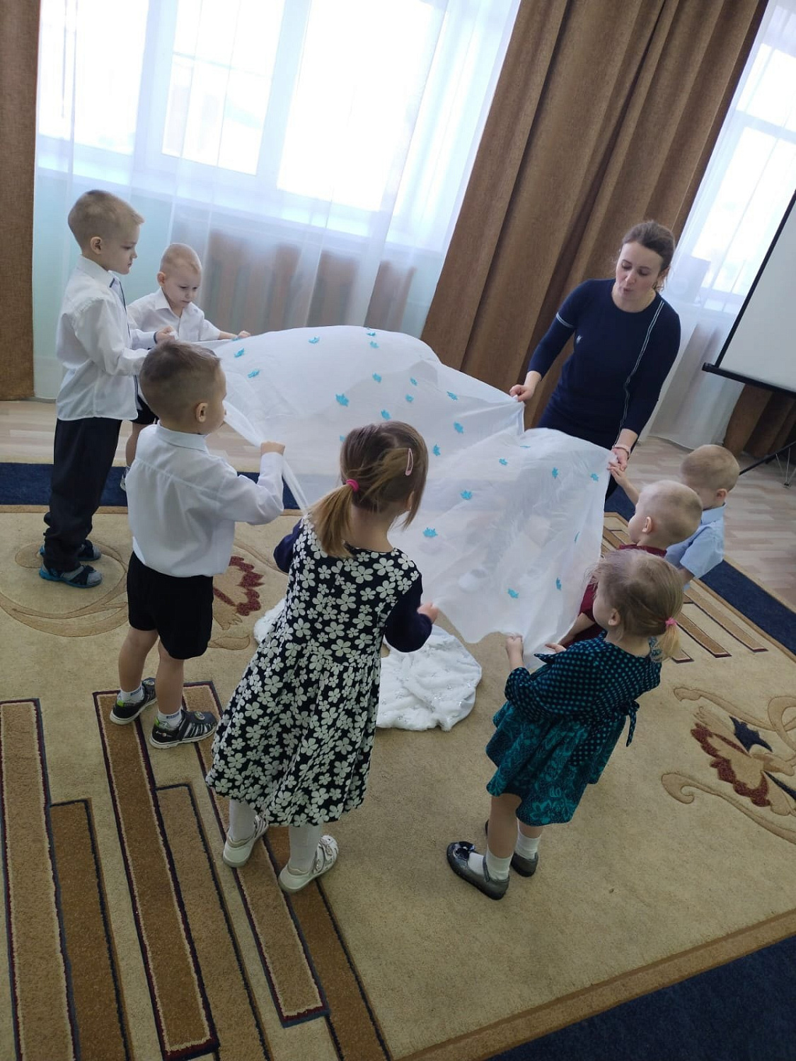 Музыкальное погружение в зиму - волшебное, доброе, чуткое - отрганизовала для наших ребят Перминова Анастасия Евгеньевна из Центра инклюзивного образования "Ладошки".