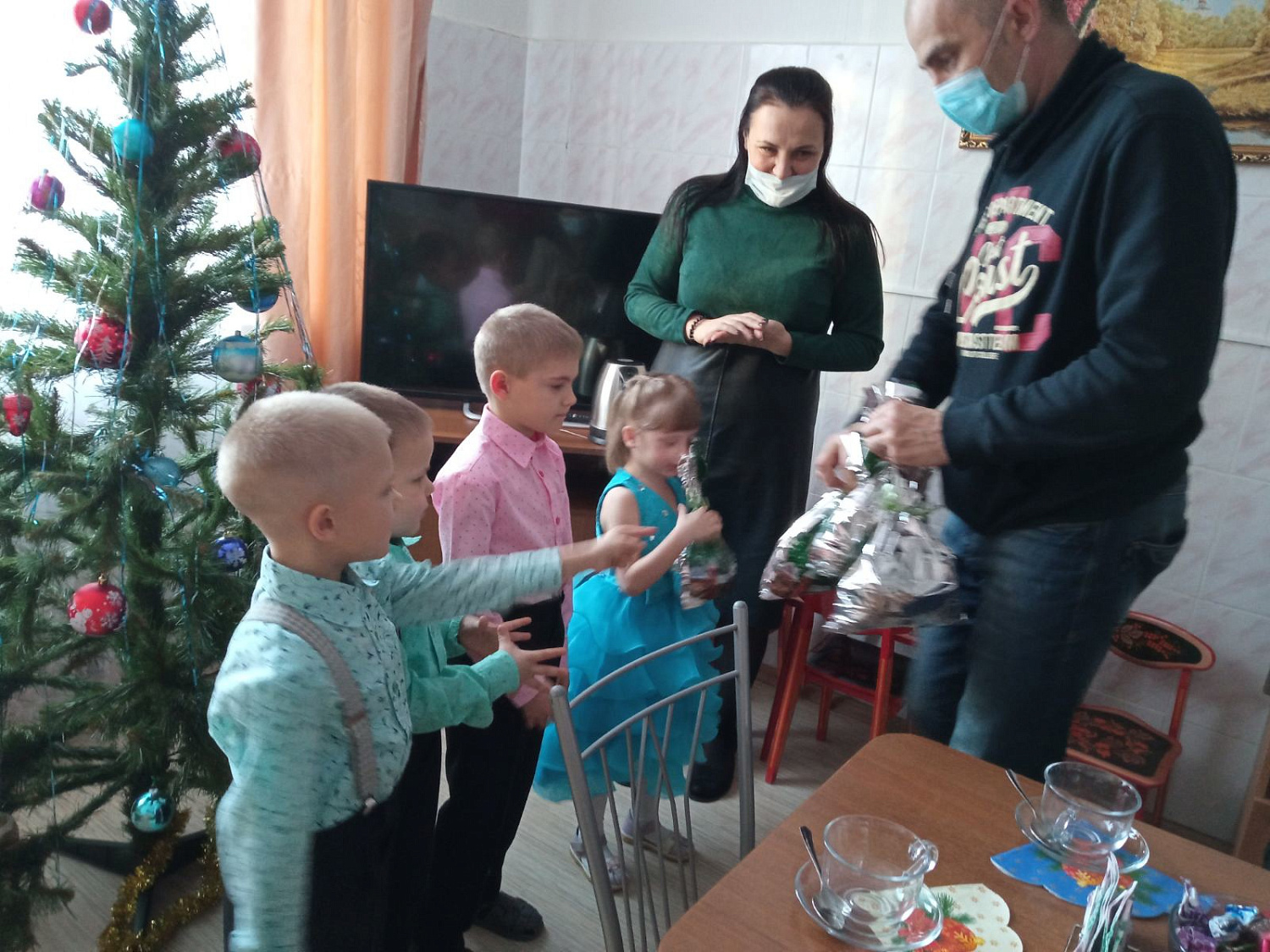 Новогодние чудеса продолжаются - у нас снова гости!