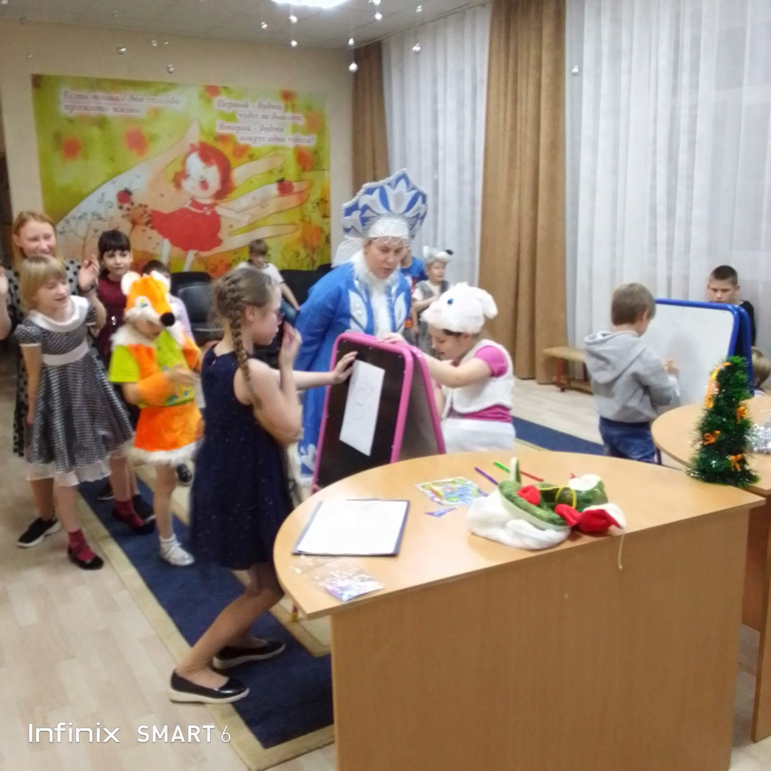 Наши ребята провели ﻿последний день ﻿новогодних ﻿каникул с ﻿игровой программой, ﻿в ﻿которую весело включились ﻿вместе ﻿с Снегурочкой!