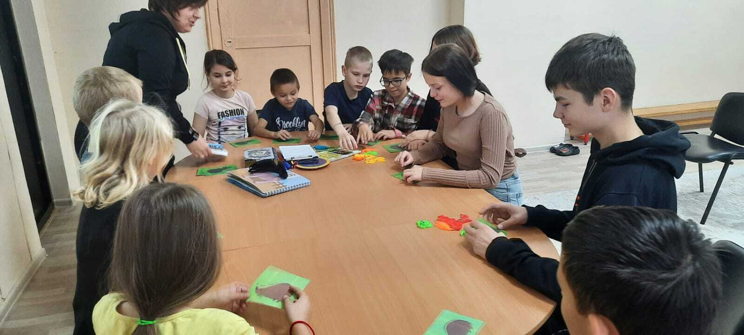 Для наших воспитанников прошла яркая и увлекательная детская игровая программа "В поисках хорошего настроения!", наполненная интересными конкурсами, творческими заданиями и веселыми играми.