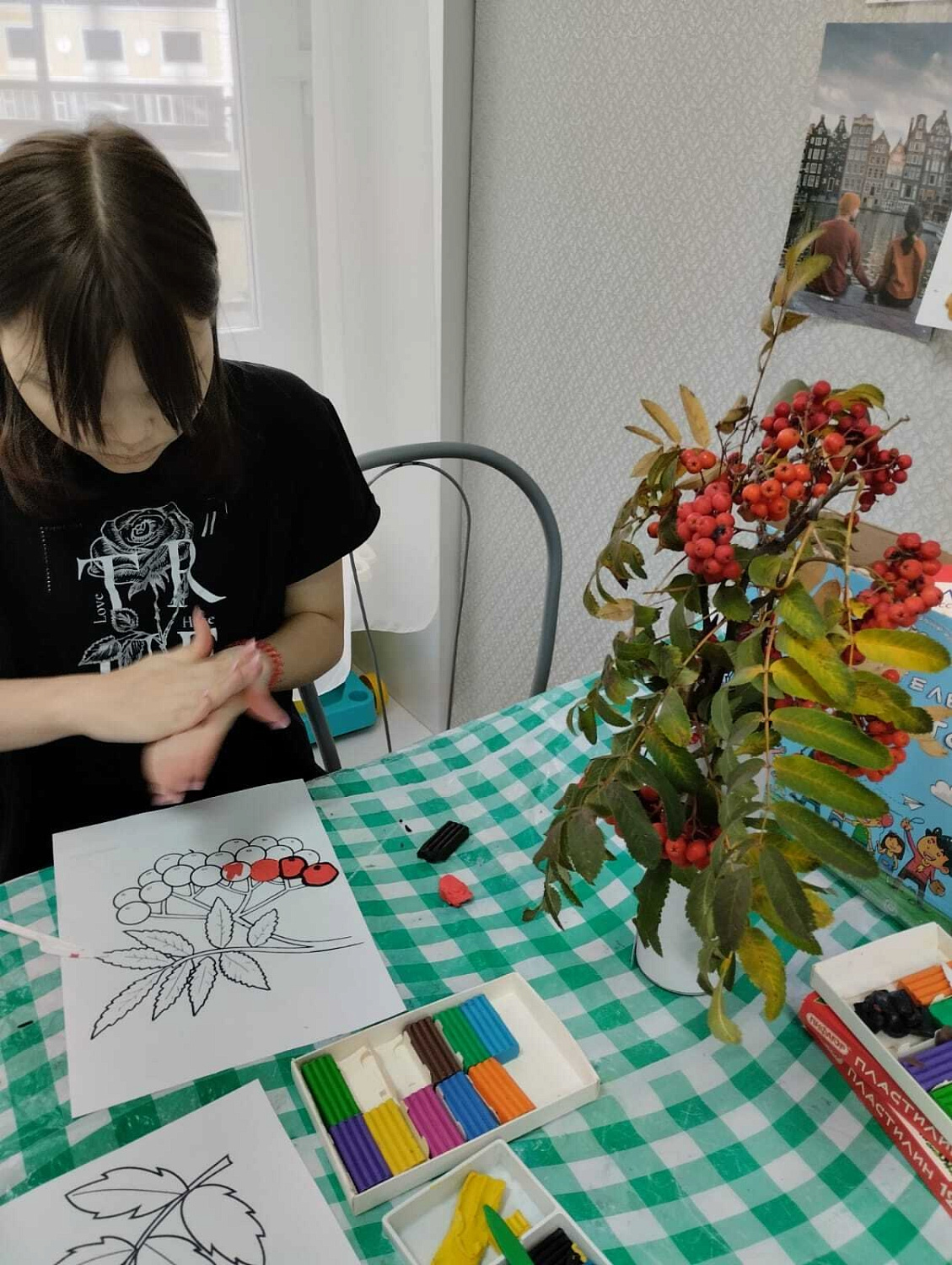 Сегодня в "Очень умелых ручках" - осенняя сказка из пластилина!