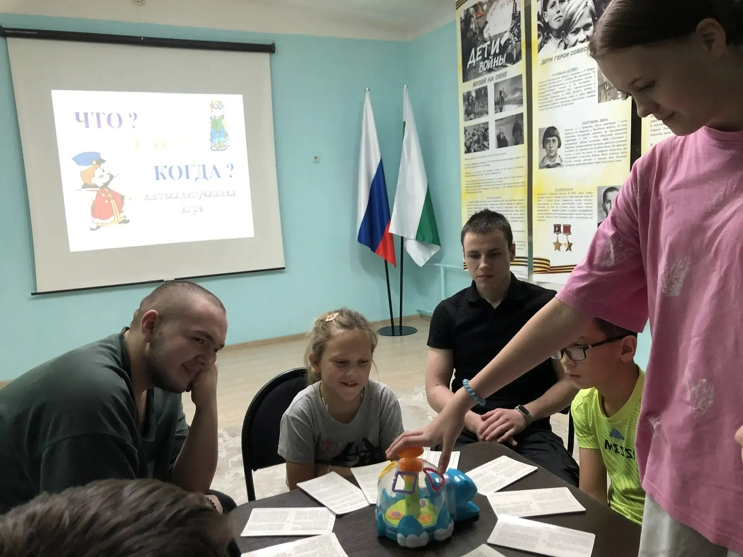Старшие ребята приняли участие в интерактивной игре «Что? Где? Когда?».