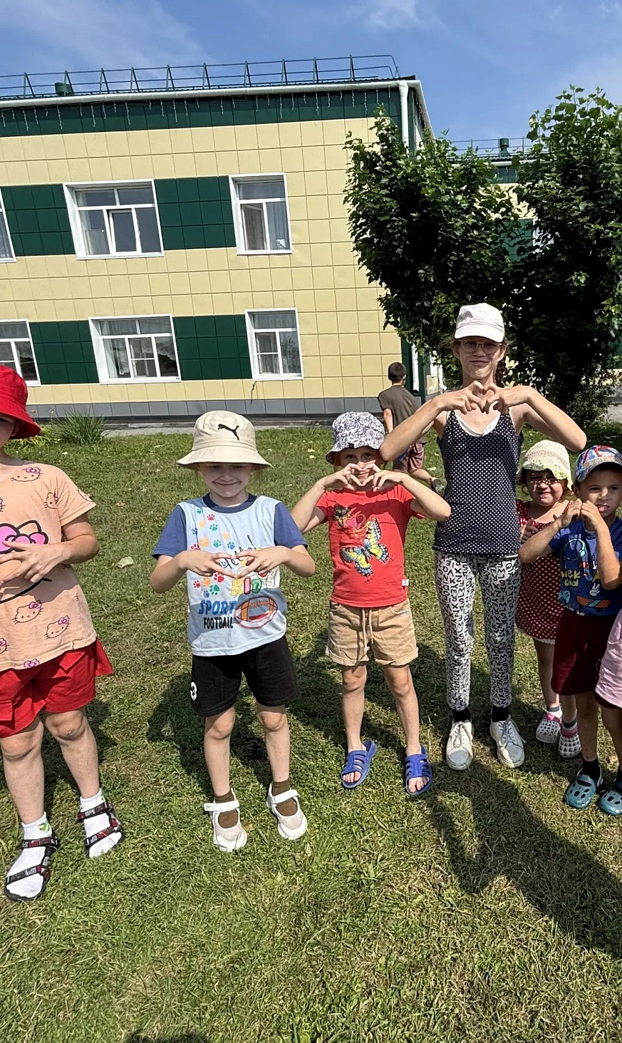 Сегодняшним жарким летним утром в нашем центре состоялась фотосессия «Как нам вместе хорошо».