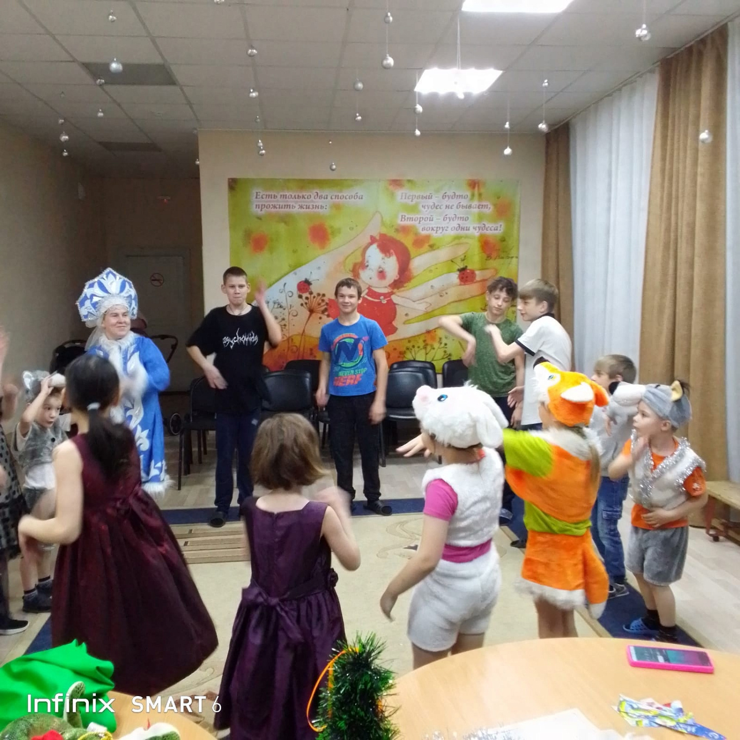 Наши ребята провели ﻿последний день ﻿новогодних ﻿каникул с ﻿игровой программой, ﻿в ﻿которую весело включились ﻿вместе ﻿с Снегурочкой!