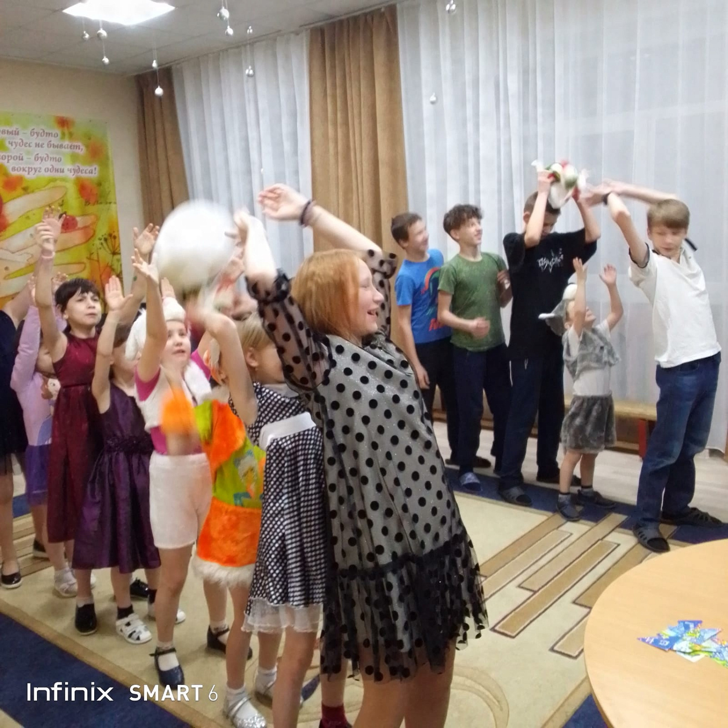 Наши ребята провели ﻿последний день ﻿новогодних ﻿каникул с ﻿игровой программой, ﻿в ﻿которую весело включились ﻿вместе ﻿с Снегурочкой!