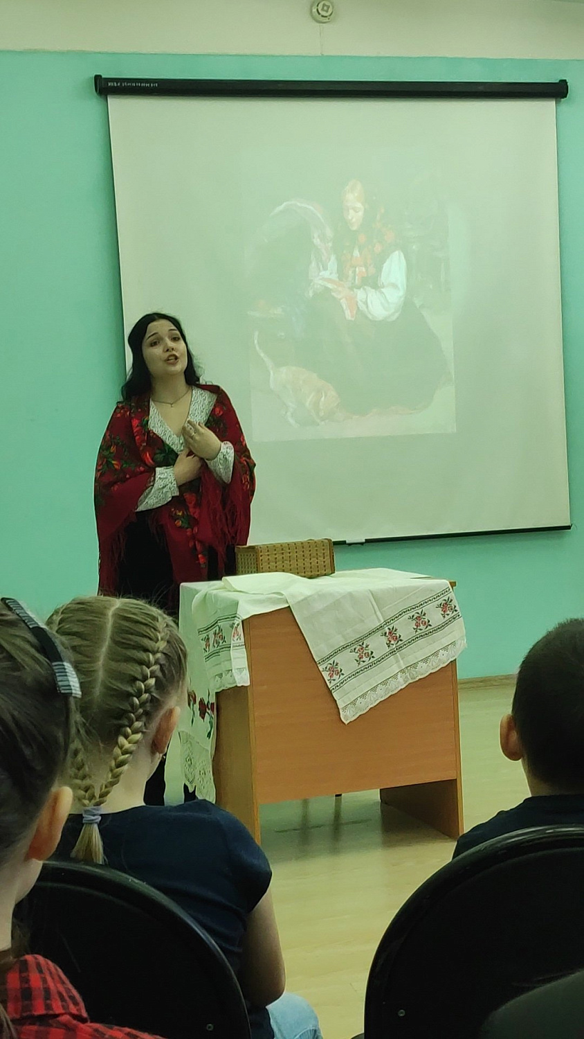 Сегодня нашим детям показали сказку, сотканную из вокального исполнения.