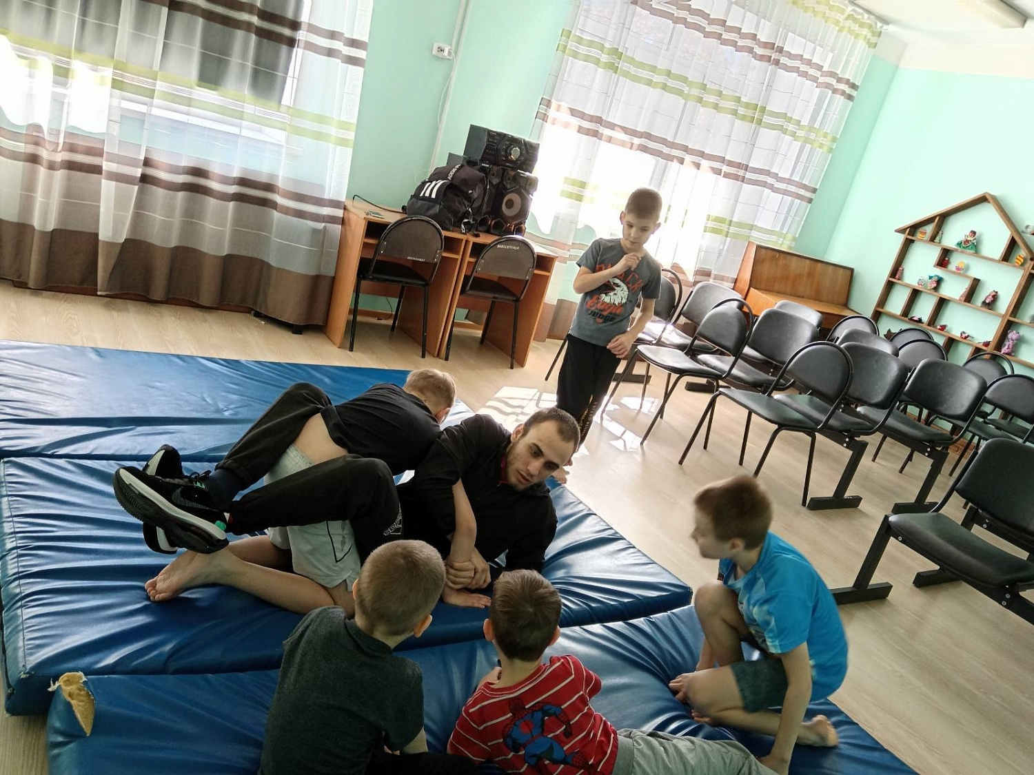 Еле-еле дождались очередной встречи с любимым тренером по джиу-джитсу Дмитрием Валерьевичем.
