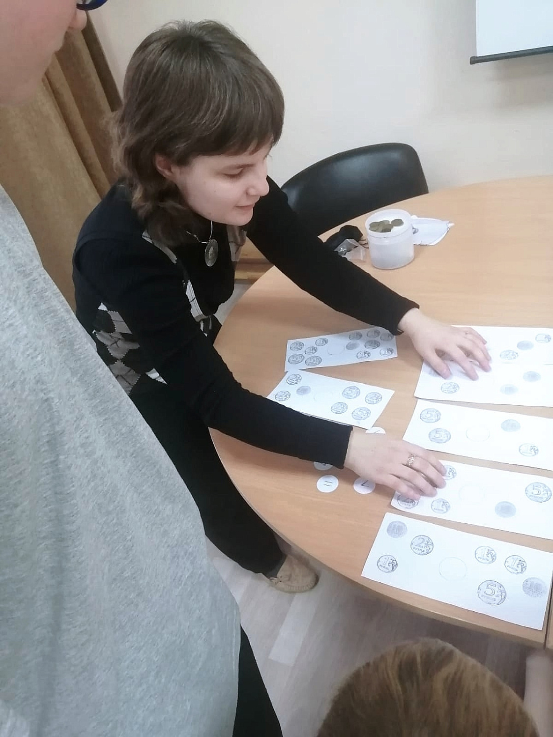 У нас в гостях побывал сотрудник Дома-музея В. К. Кюхельбекера Дарья Андреевна и провела увлекательное мероприятие «Юный финансист»!