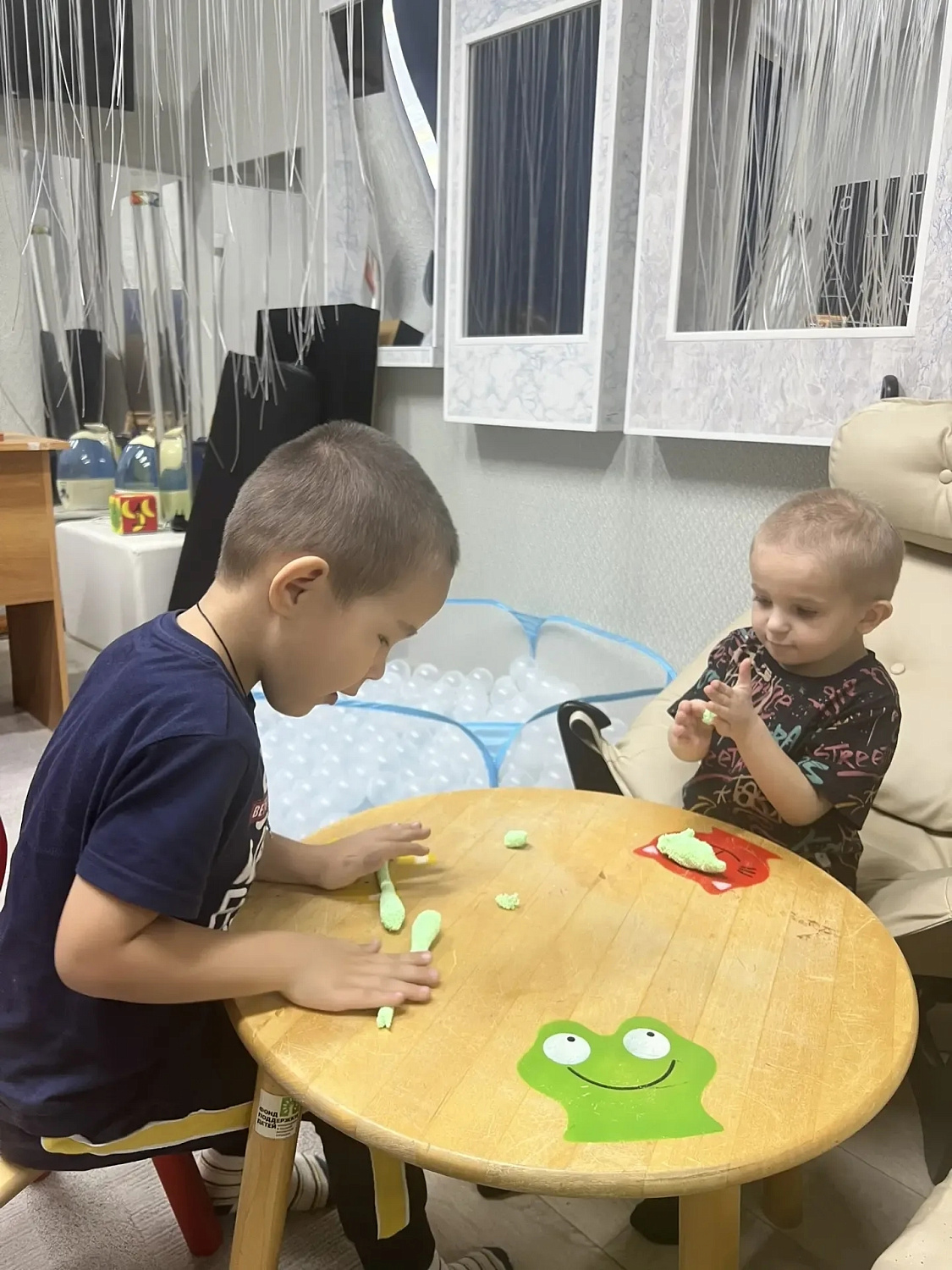В рамках программы «Счастливый путь» игровая деятельность помогает эффективно развивать мелкую моторику у малышей. 