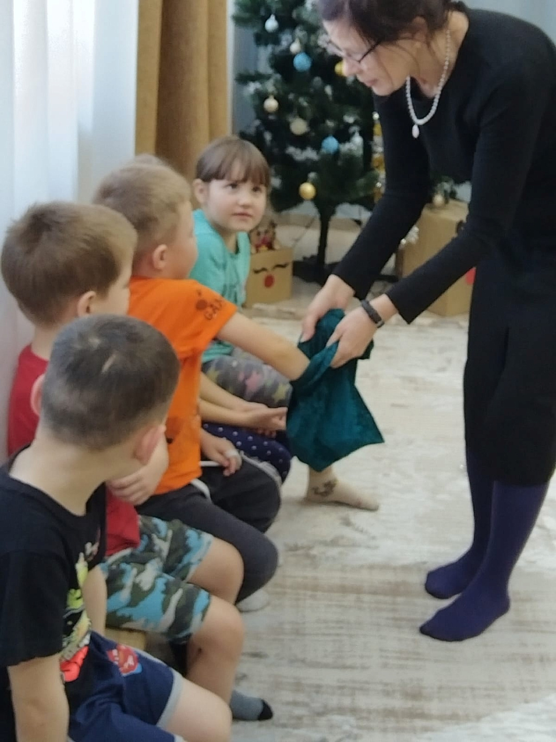 Недавно в ﻿гостях ﻿у наших ﻿ребят ﻿побывала Лидия Шиукашвили, ﻿сотрудница ﻿библиотеки им.Короленко!