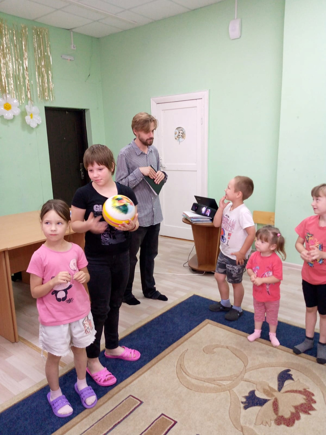 На днях нас посетил сотрудник библиотеки им. Островского с замечательным мероприятием "У друзей нет выходных"!