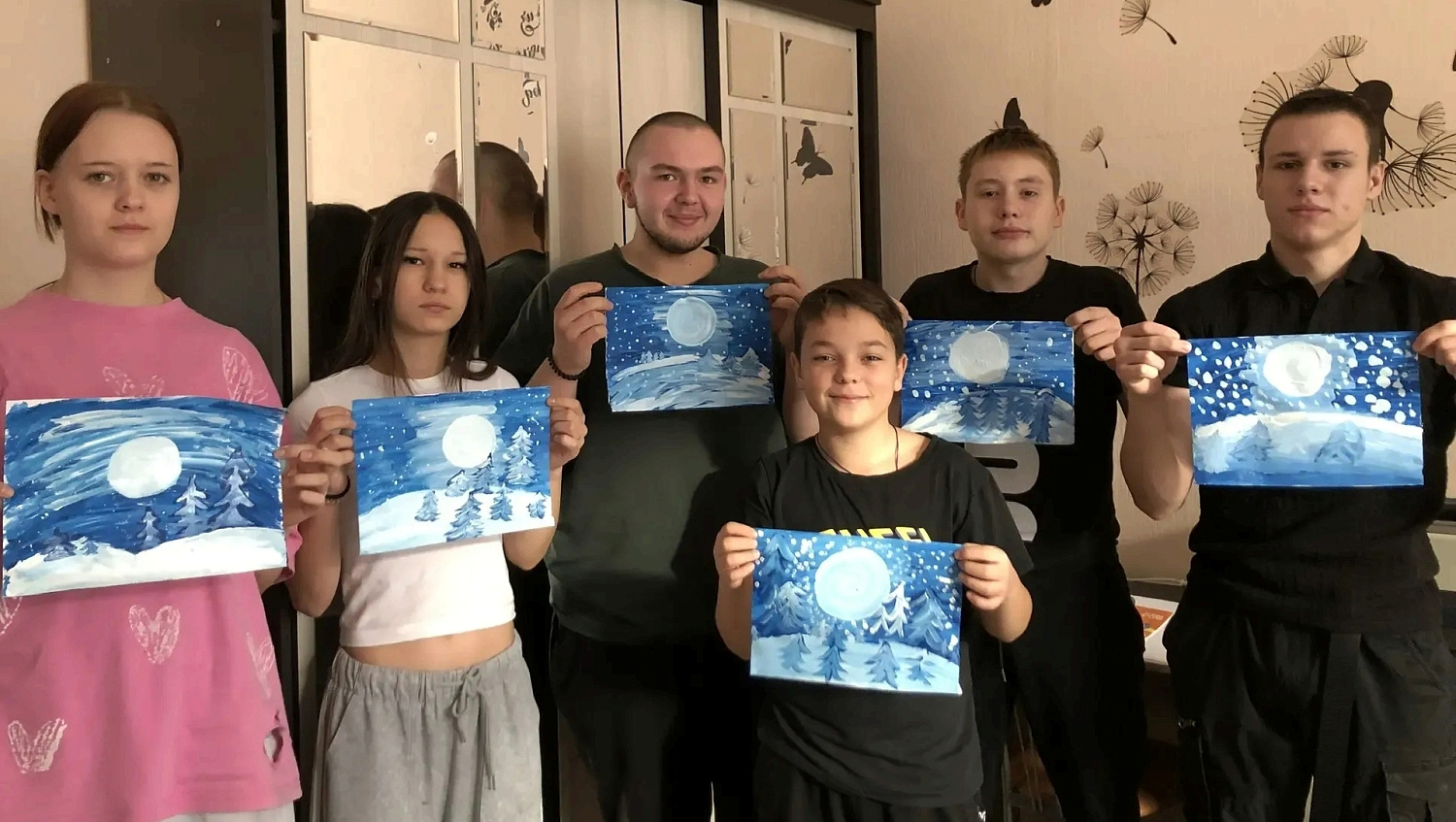 В рамках кружка «Творческий MIX» провели правополушарное рисование на тему «Первый снег»