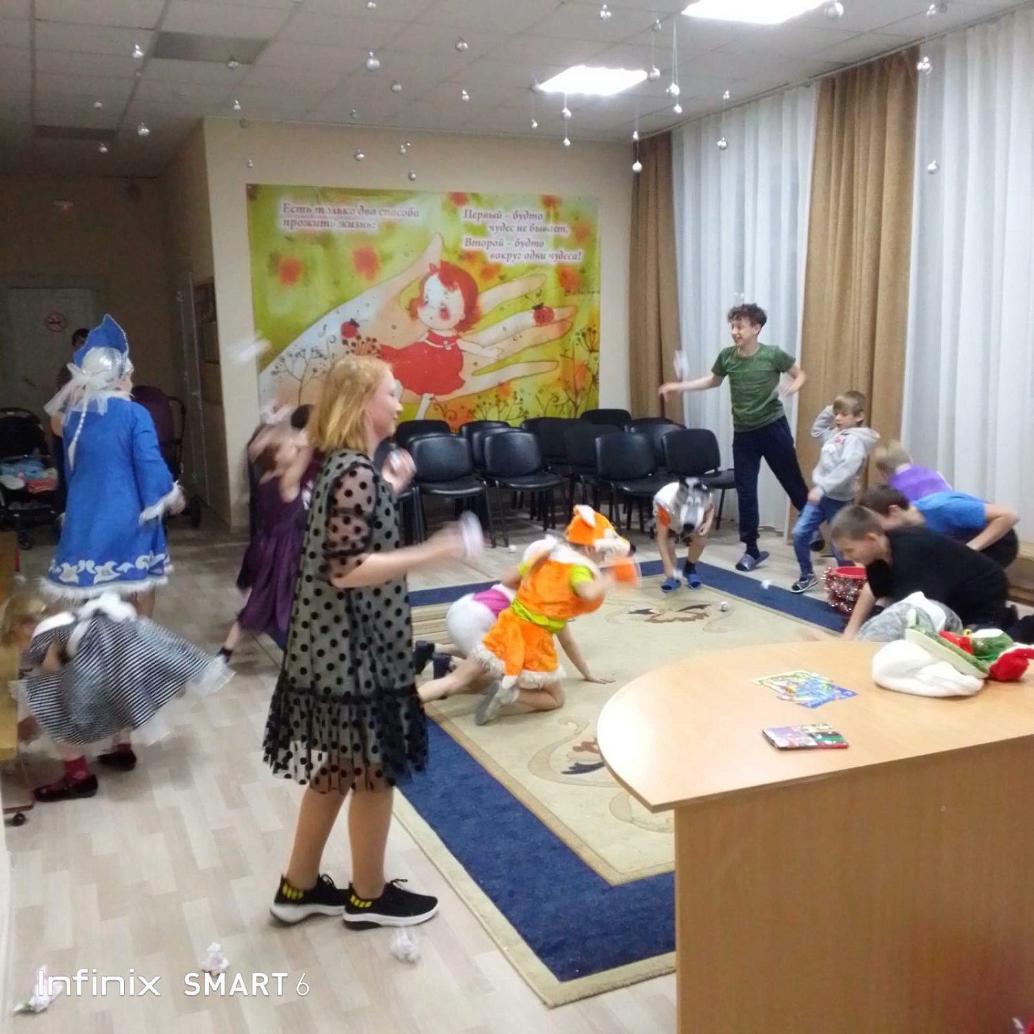 Наши ребята провели ﻿последний день ﻿новогодних ﻿каникул с ﻿игровой программой, ﻿в ﻿которую весело включились ﻿вместе ﻿с Снегурочкой!
