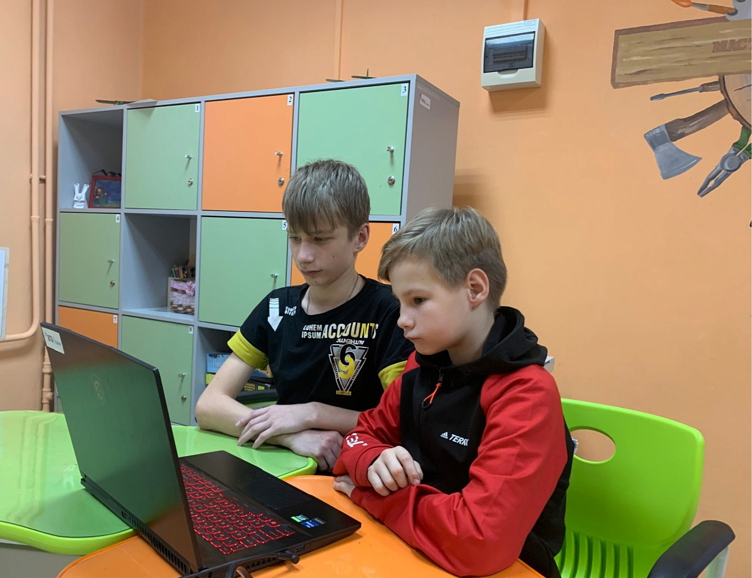 Сегодня ребята принимали участие в первом занятии по направлению «Программирование» в рамках образовательного социального проекта «ПАЗЛик».