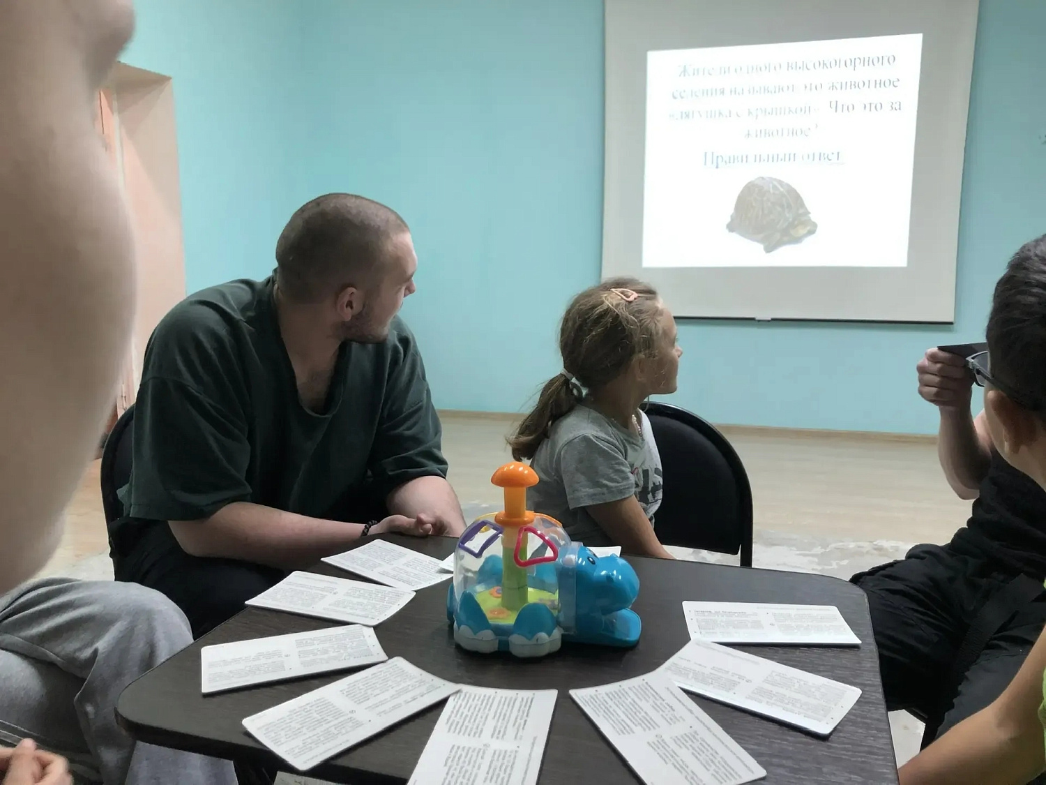 Старшие ребята приняли участие в интерактивной игре «Что? Где? Когда?».