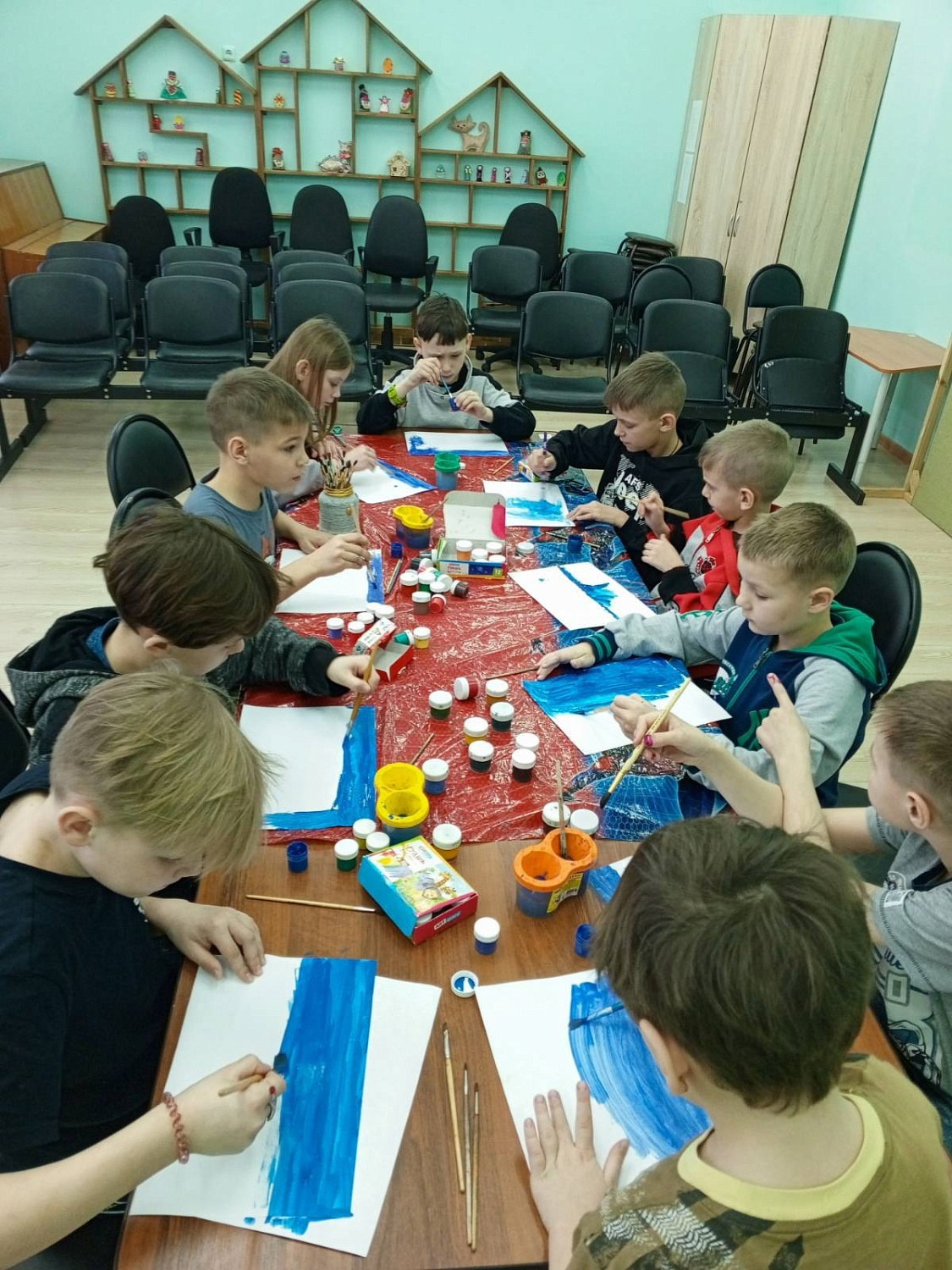 Творческое занятие в рамках кружка "Творческий микс" рисование гуашью.