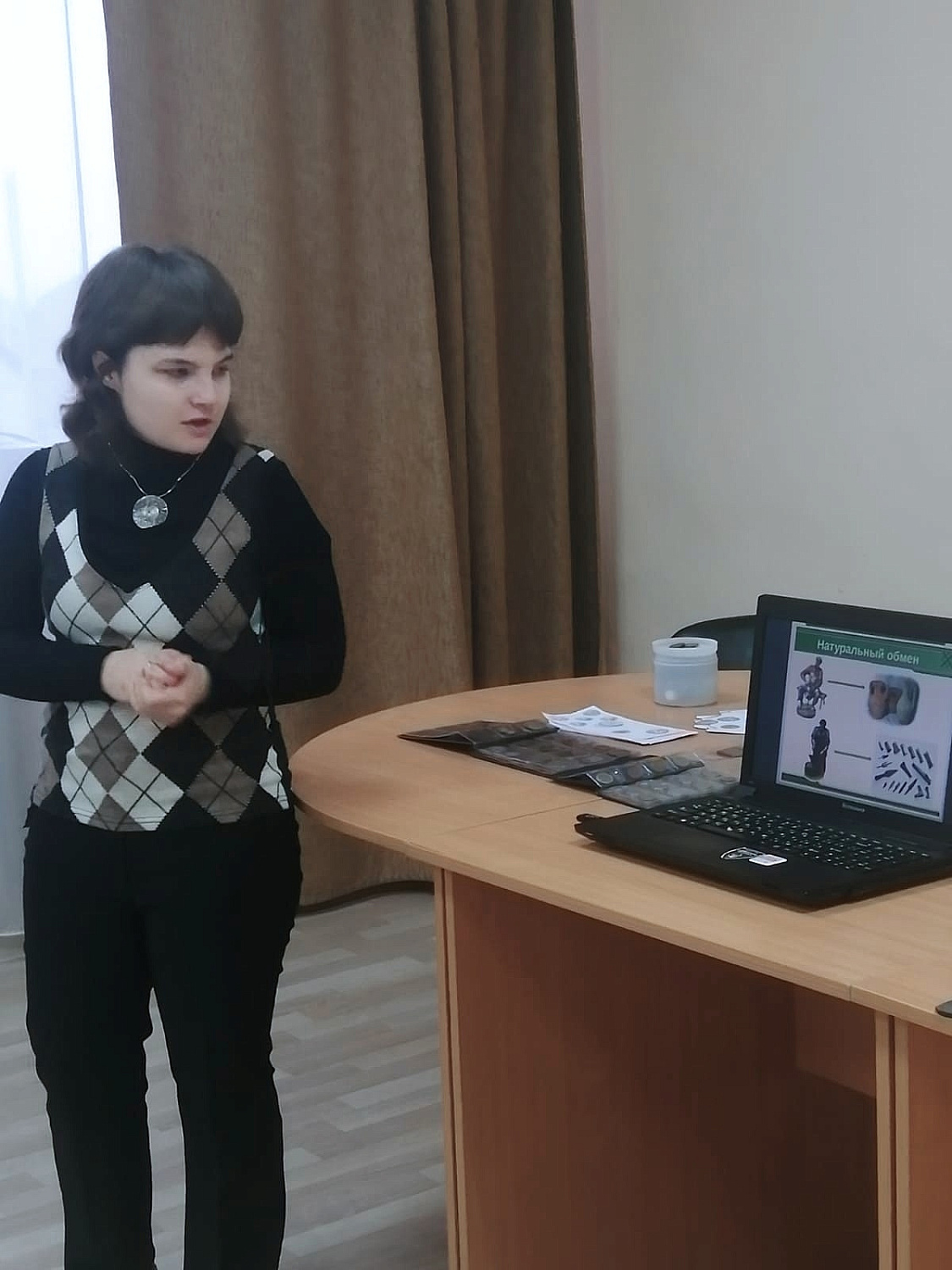 У нас в гостях побывал сотрудник Дома-музея В. К. Кюхельбекера Дарья Андреевна и провела увлекательное мероприятие «Юный финансист»!