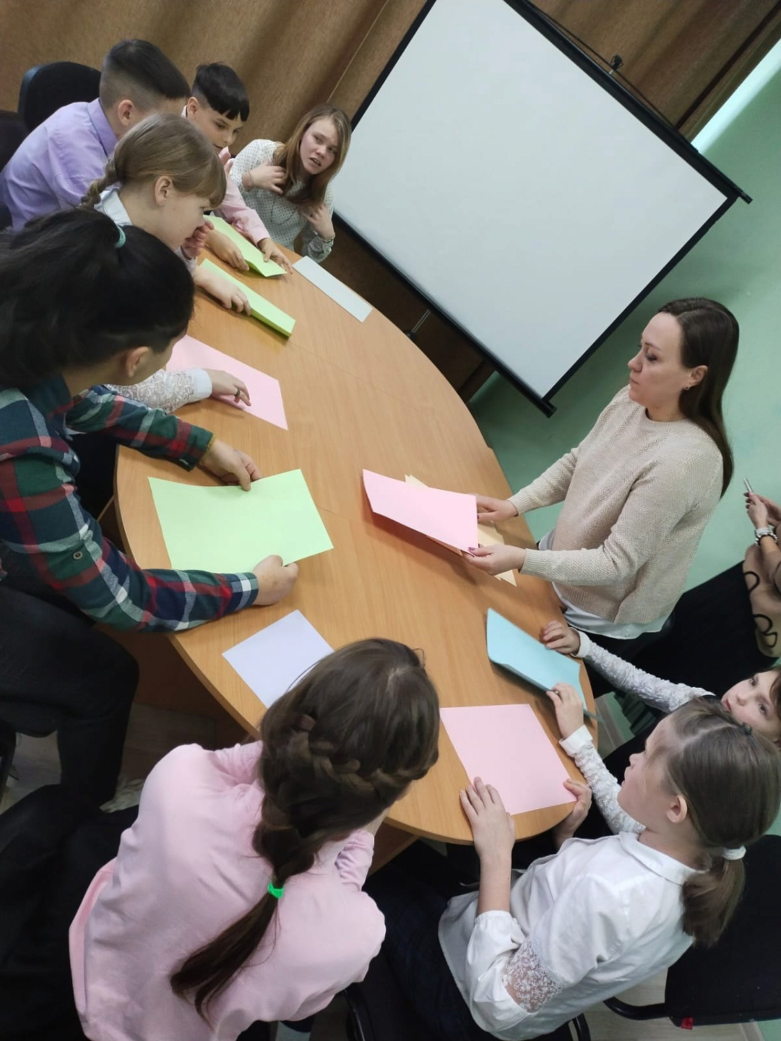 Сегодня в гости к нашим воспитанникам приходили сотрудники Курганской областной универсальной научной библиотеки им. А. К. Югова: Косарева Т.Ю. и Дюрягина Е.В.