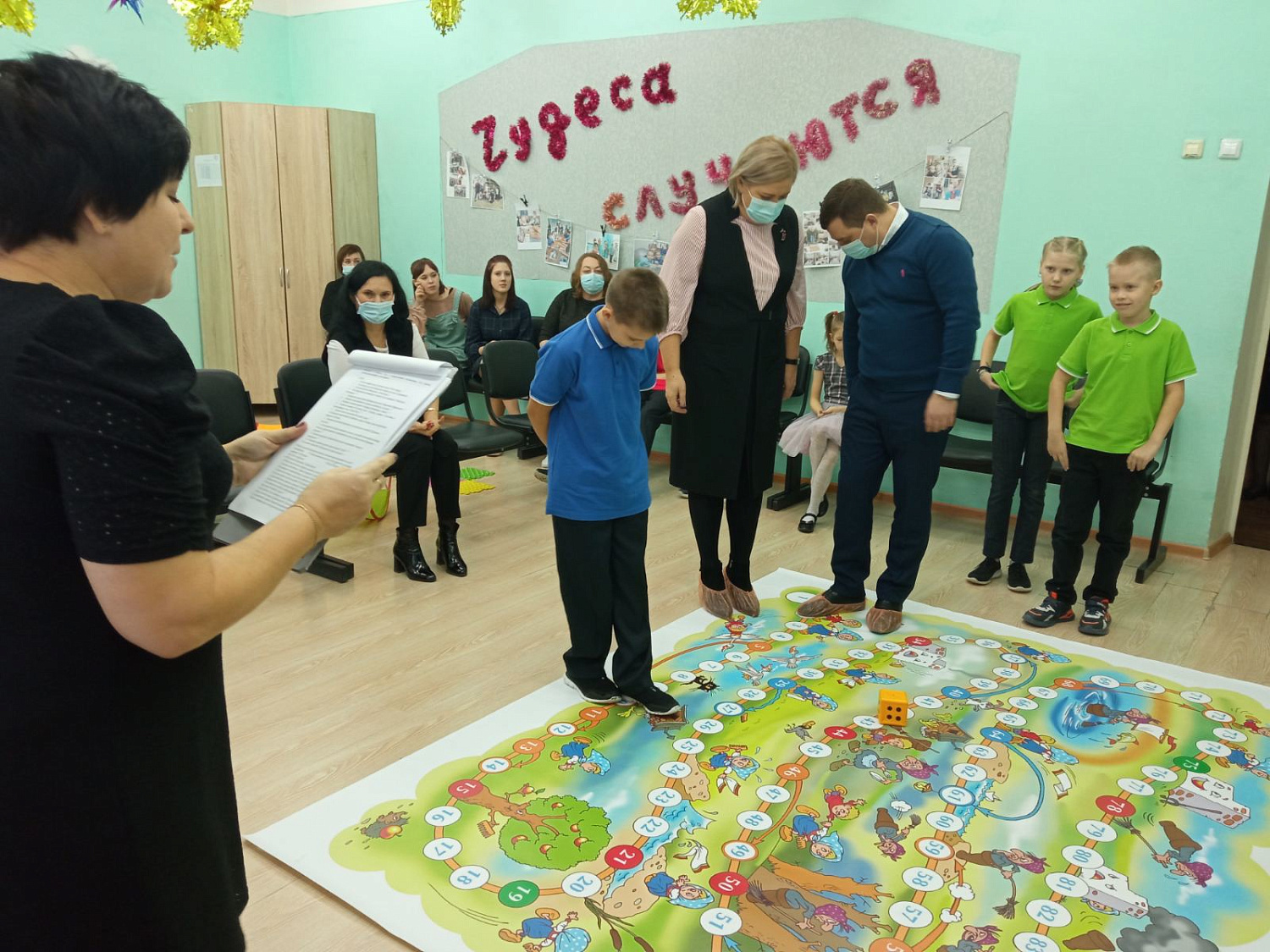 В нашем Центре всегда рады гостям и встречают их песнями, играми, танцами!