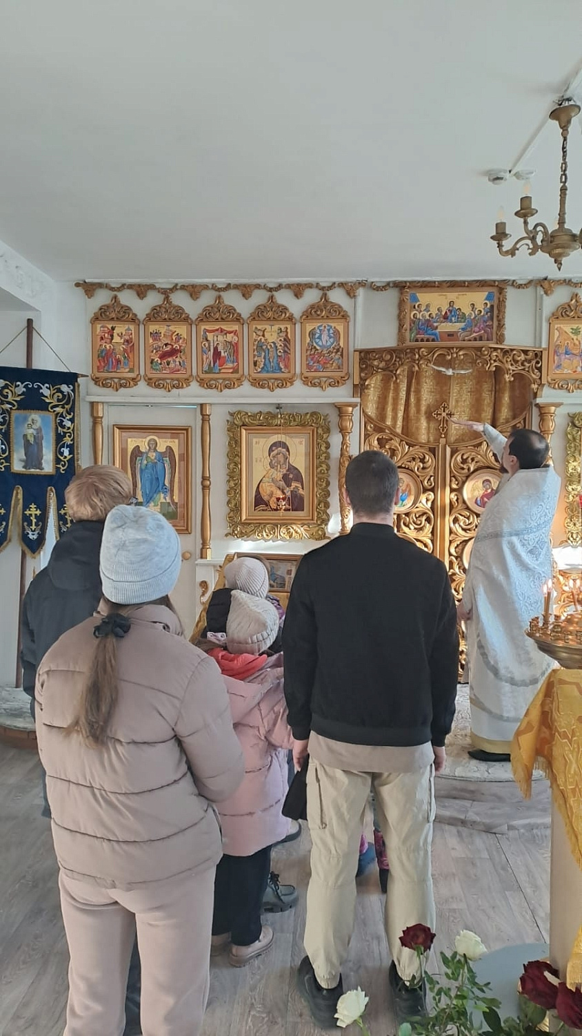 Доброй традицией стало посещение нашими воспитанниками Храма Благовещения Пресвятой Богородицы, расположенного в живописном уголке нашего города.